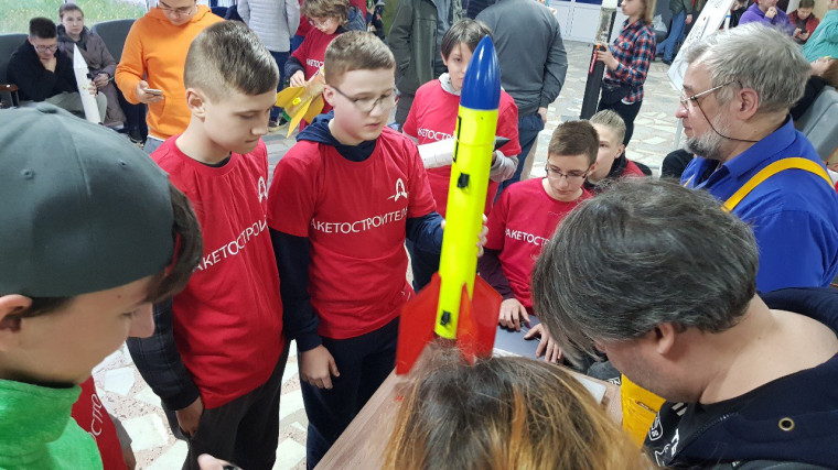 Калининградские школьники приняли участие в финале V ракетостроительного чемпионата «Реактивное движение–2023».