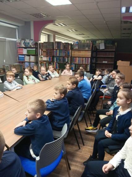 Сегодня учащиеся 1 «А» класса посетили школьную библиотеку.